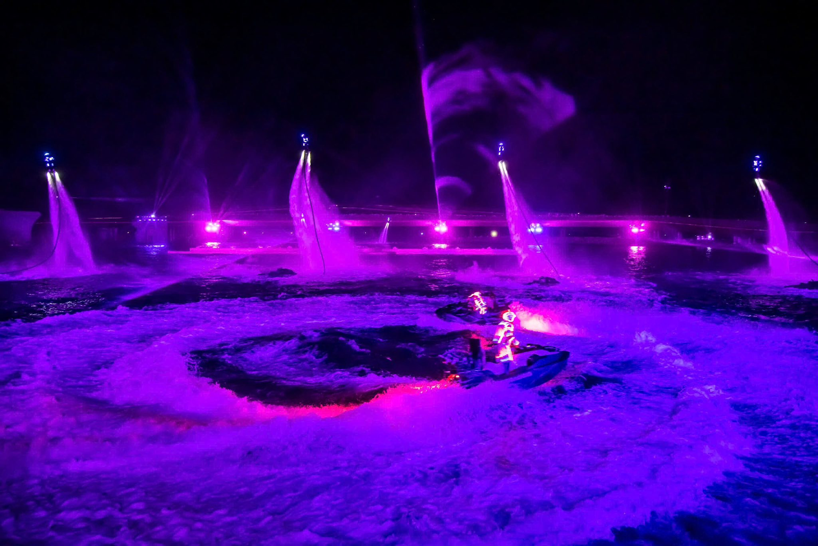 Những tiết mục thể thao mạo hiểm mãn nhãn của show Bản giao hưởng đại dương.