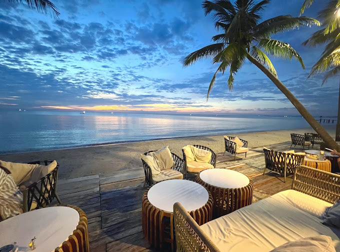 Khung cảnh lãng mạn tại quán cafe bên Bãi Bà Kèo.