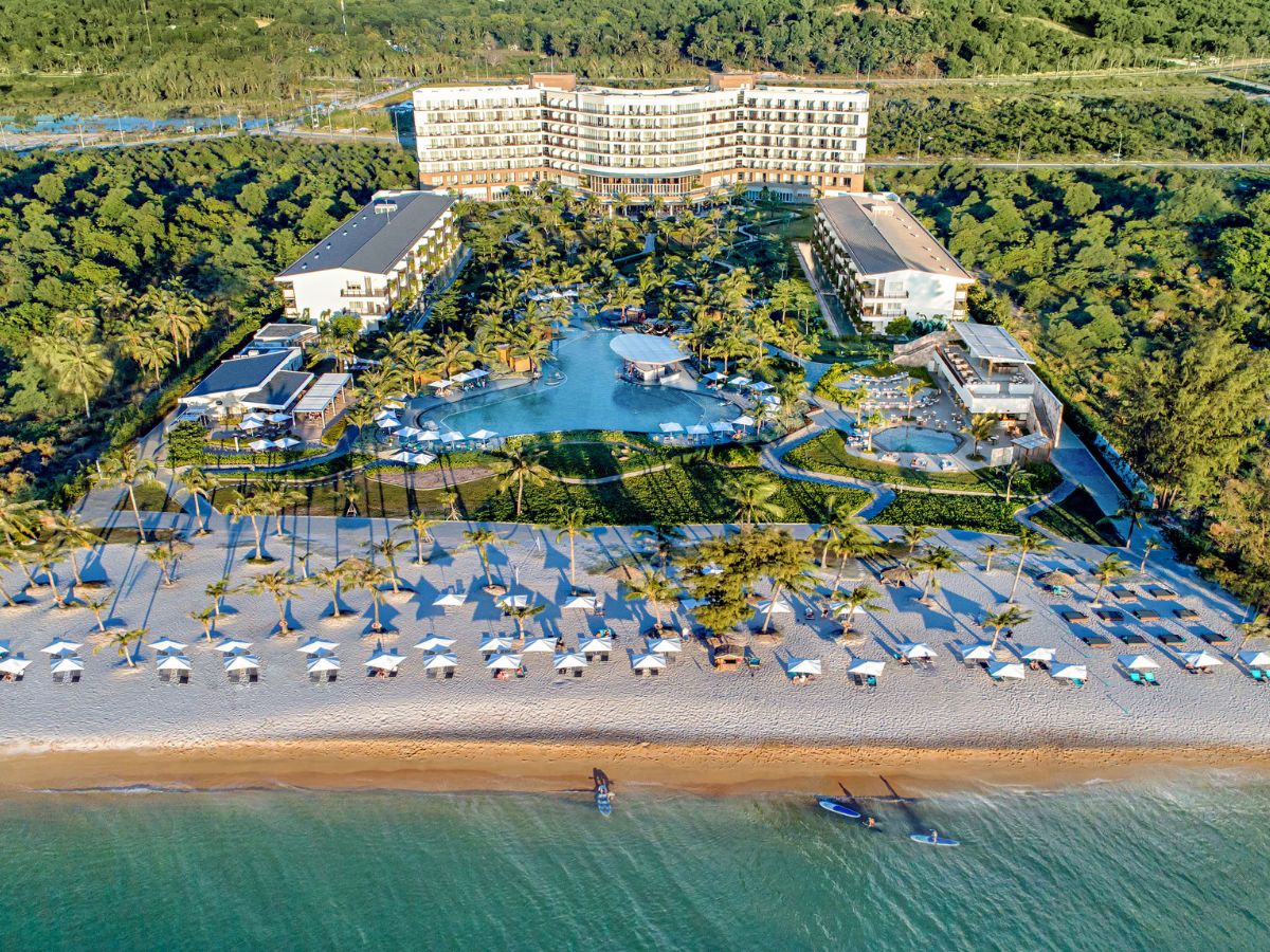 Dương Tơ quy tụ nhiều resort 4–5 sao có vị trí sát biển lý tưởng.
