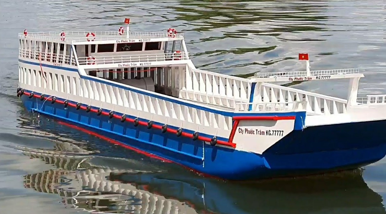 Phà trang bị đầy đủ tiện nghi giúp hành trình đến Phú Quốc trở nên thoải mái và an toàn. 