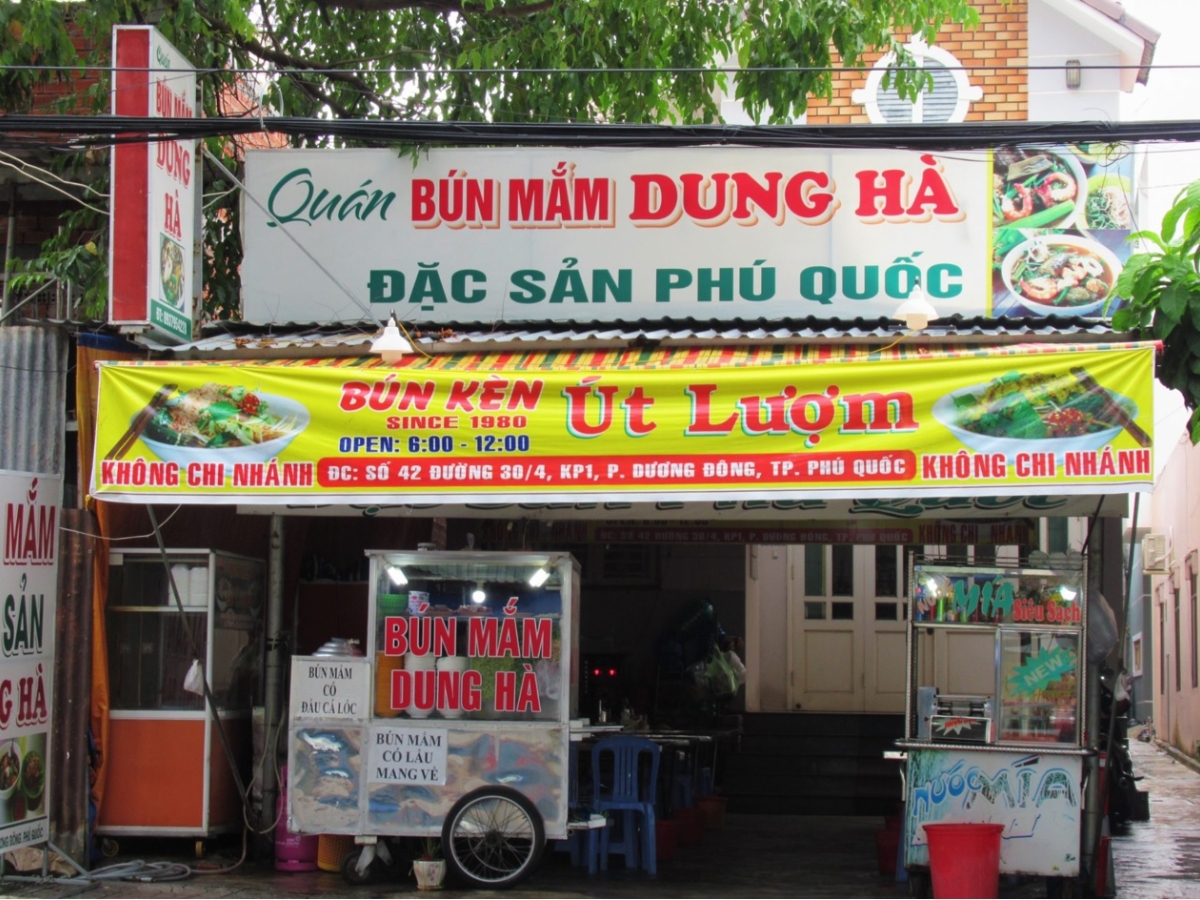 Thưởng thức bún kèn tại quán Út Lượm. 