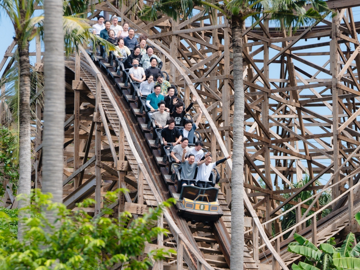 Thử sức với trò chơi Mộc Xà Thịnh Nộ tại Sun World Hon Thom.