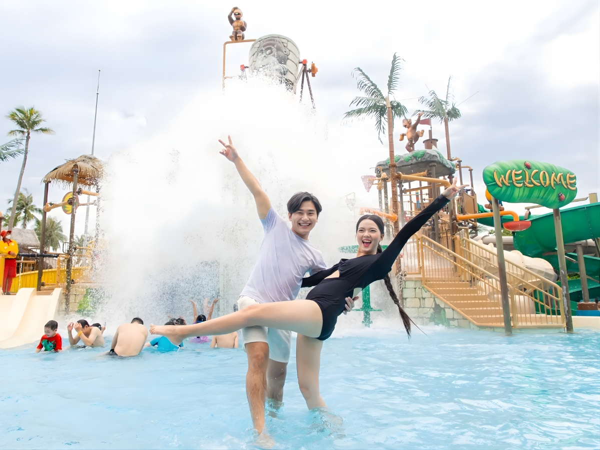 Du khách thỏa thích vui chơi và check-in tại Sun World Hon Thom. 
