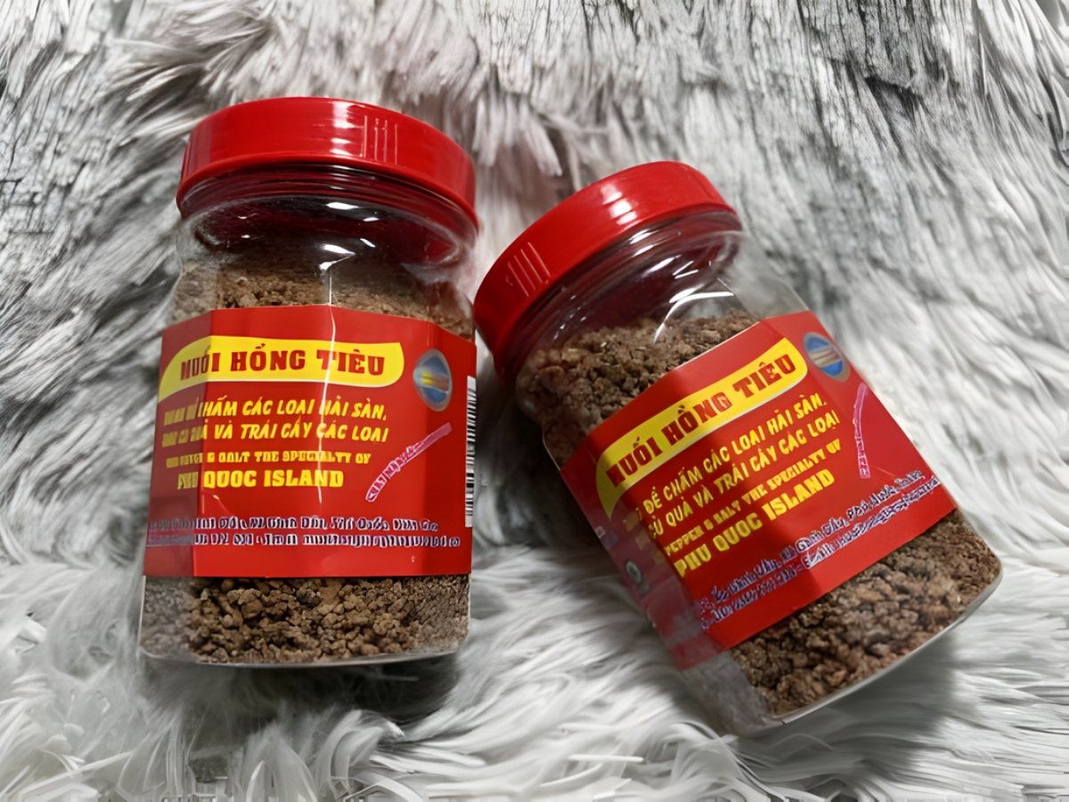 Muối tiêu dưỡng sinh là một loại gia vị đặc sản của Phú Quốc. 