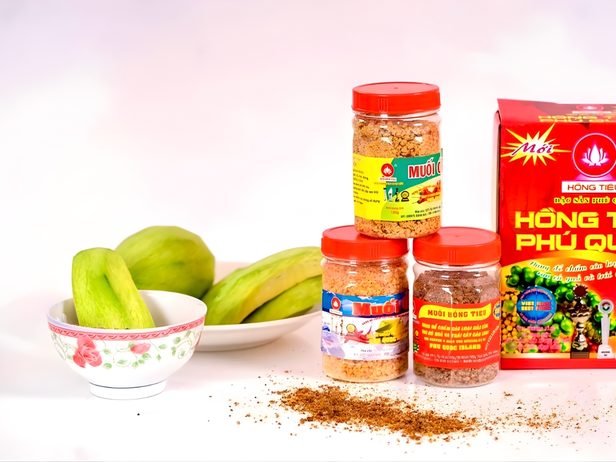 Muối tiêu dưỡng sinh Phú Quốc là lựa chọn tuyệt vời để chấm hải sản hay trái cây.