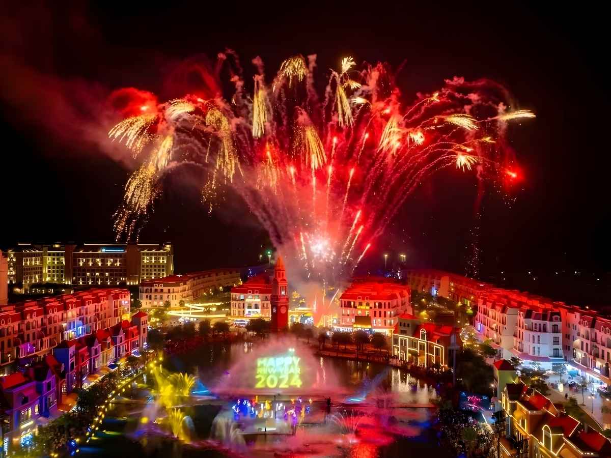 Hoạt động chiêm ngưỡng pháo hoa tại Sunset Town Phú Quốc dịp lễ 30/4. 