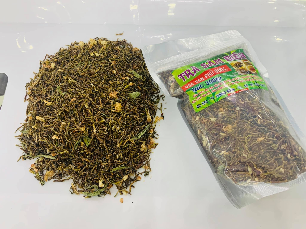 Trà sâm biển sau khi được phơi khô và sơ chế sẽ được đóng gói cẩn thận để giữ được mùi hương và tránh ẩm mốc. 