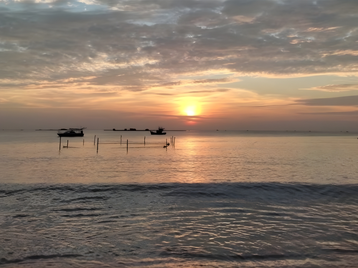 Du khách nên đến bãi Đất Đỏ vào chiều muộn để ngắm hoàng hôn tuyệt đẹp. 