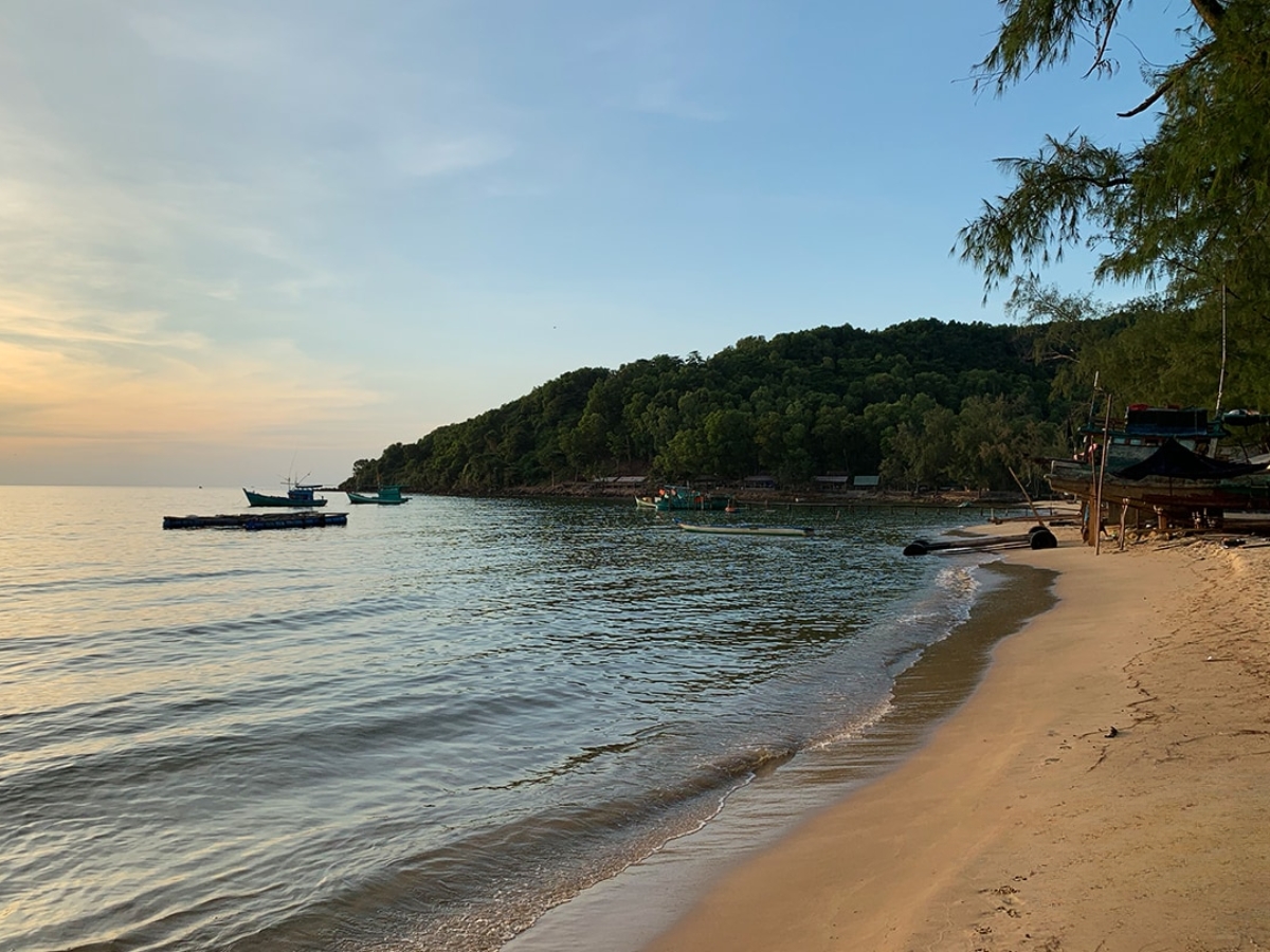 Bãi Đất Đỏ nằm ở phía Tây Nam Phú Quốc, thuộc tỉnh An Giang.