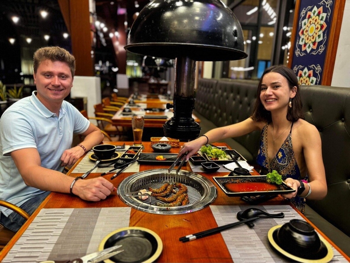 Thưởng thức món nướng chuẩn vị Hàn Quốc tại nhà hàng Chingu. 