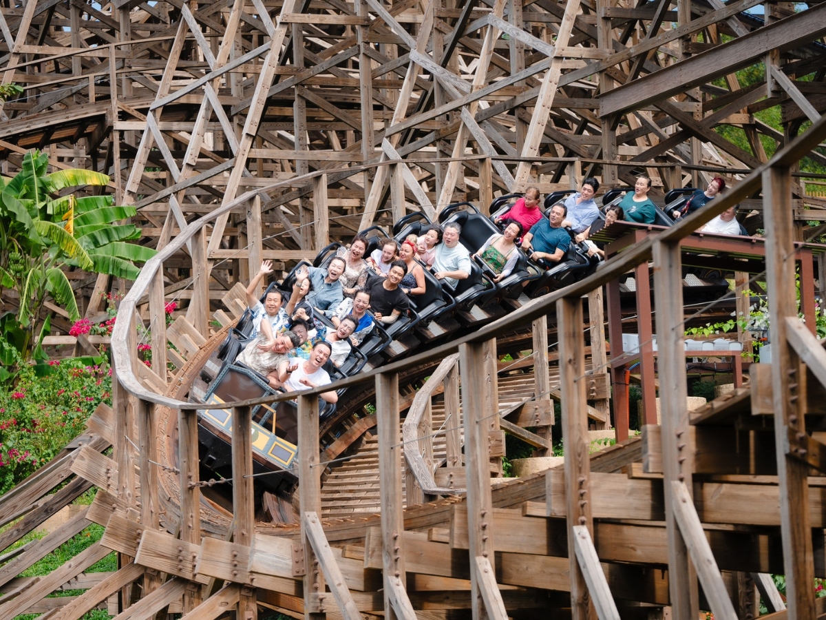 Thử thách với trò chơi Mộc Xà Thịnh Nộ tại Sun World Hon Thom. 