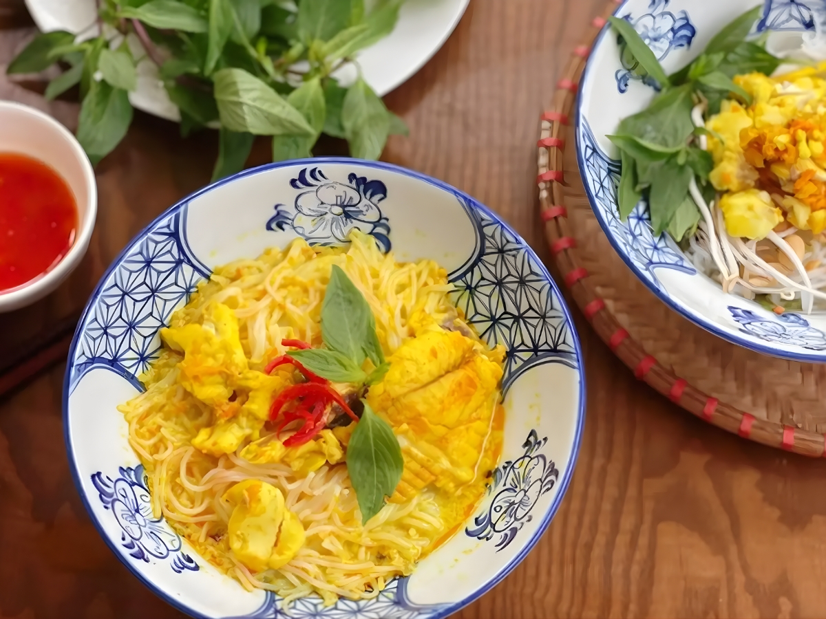 Bữa sáng nên chọn những món ăn nhẹ nhàng nhưng vẫn cung cấp đủ năng lượng để tham quan, vui chơi. 