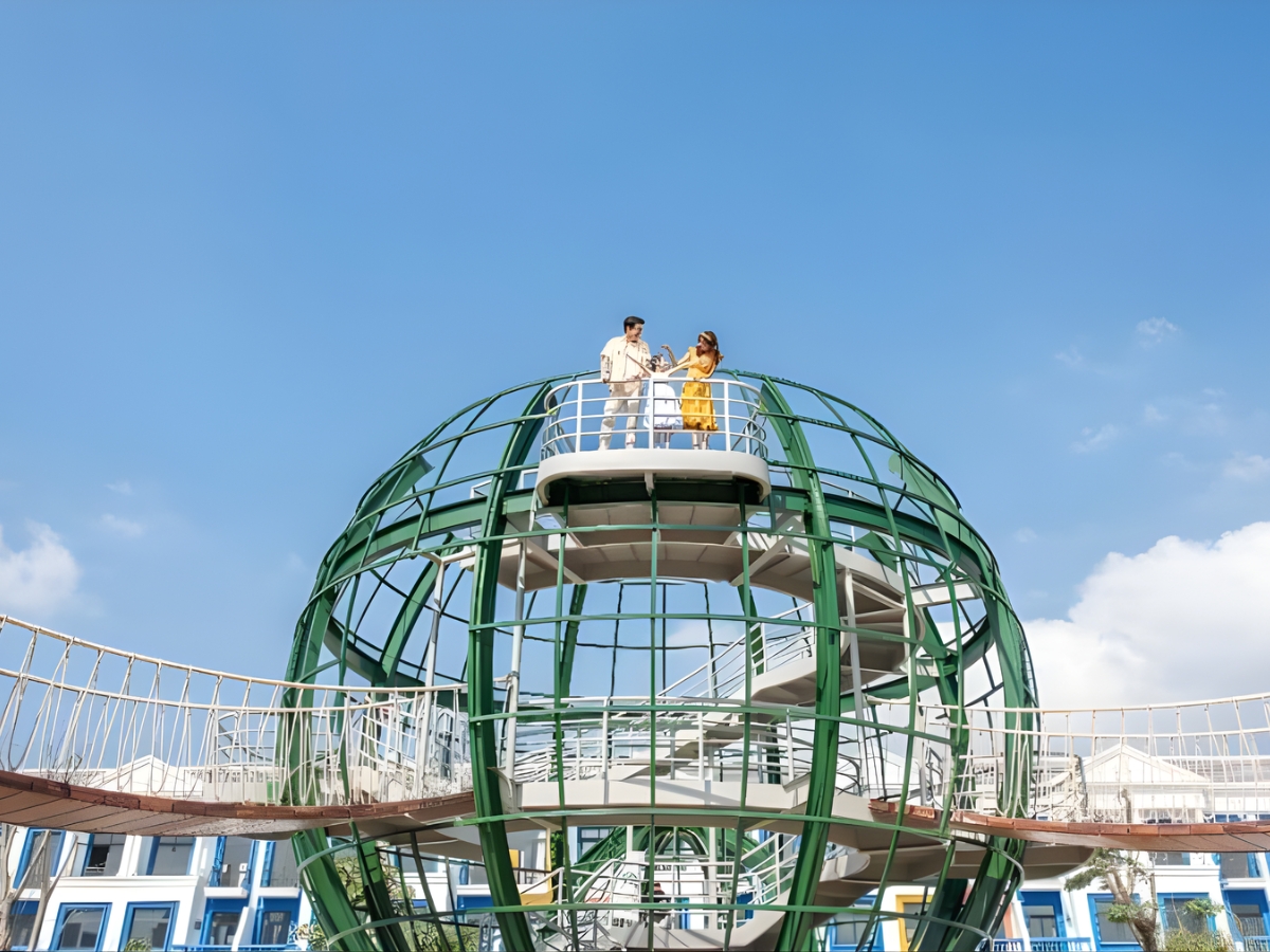 Đài quan sát Observation Tower với góc nhìn 360 độ tại công viên Urban Park.