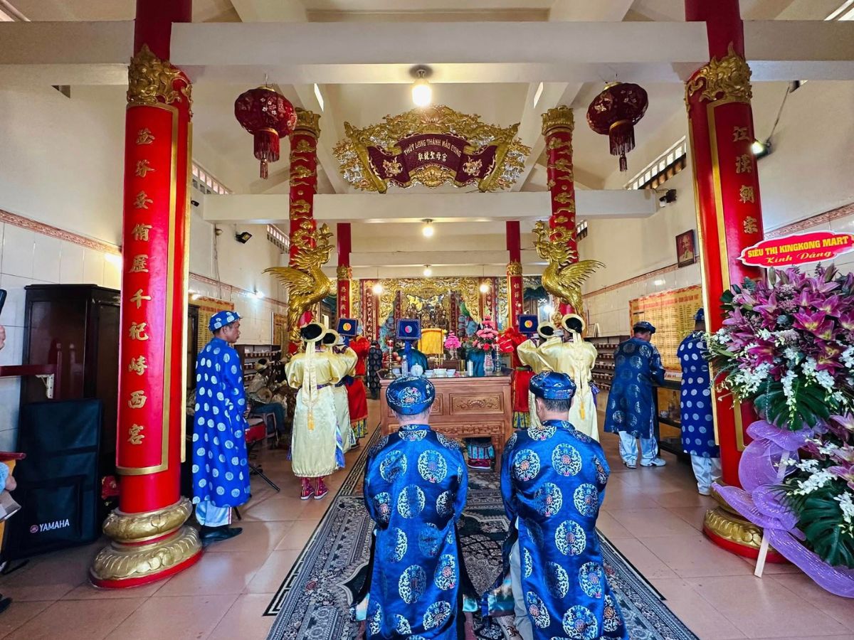 Lễ hội Thủy Long Thánh Mẫu phản ánh tín ngưỡng dân gian biển đảo.