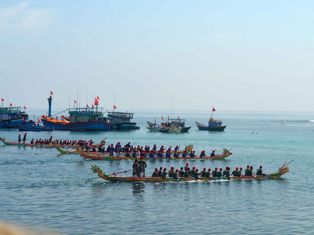 Hoạt động thi đấu truyền thống thu hút đông đảo người tham gia.