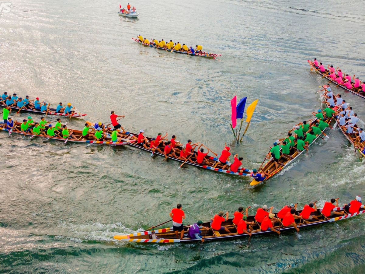 Lễ hội đua thuyền Phú Quốc gắn liền với đời sống biển đảo. 