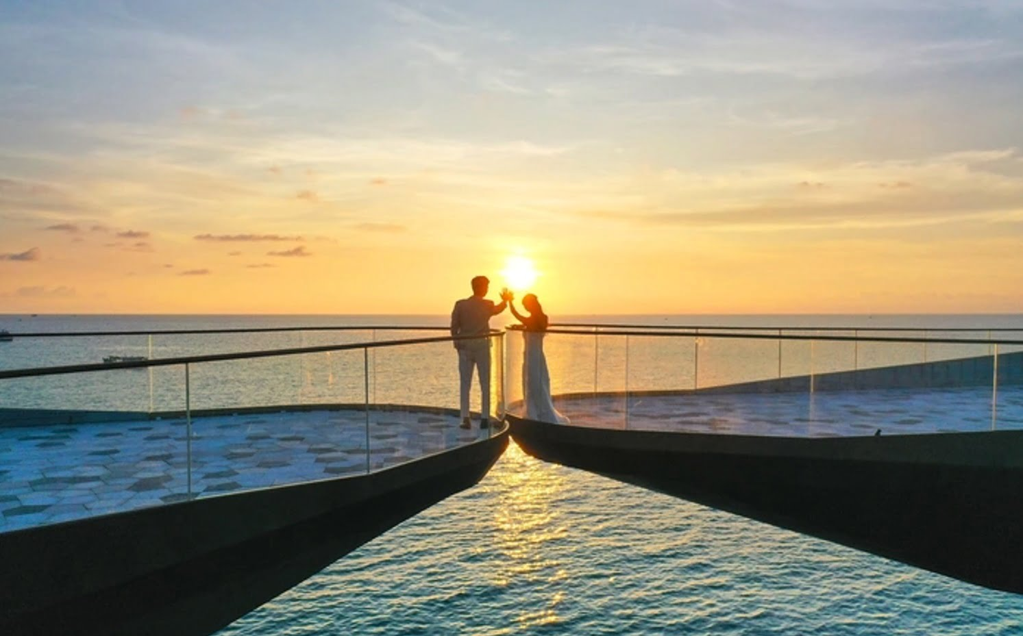 Cầu Hôn là biểu tượng của tình yêu và sự kết nối. 