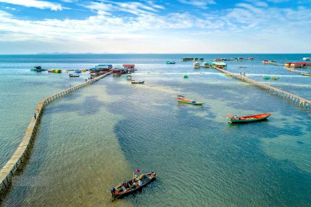 Khung cảnh yên bình tại làng chài. 