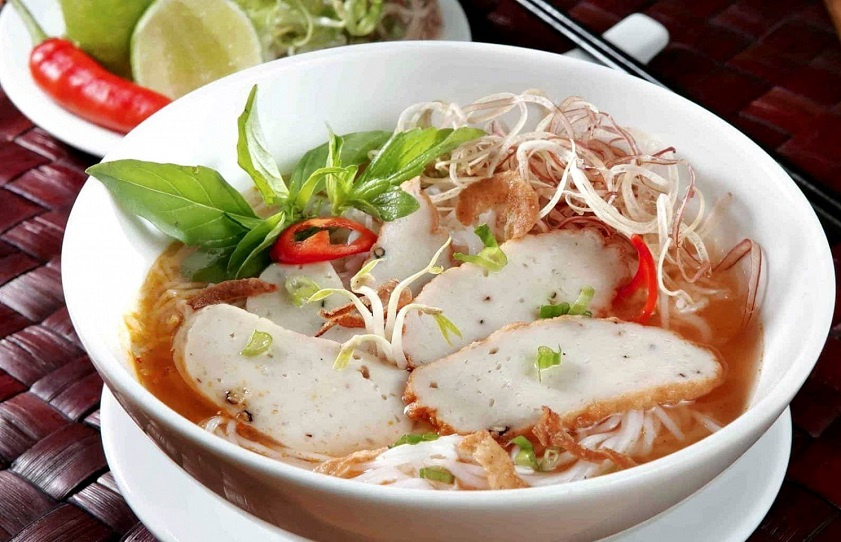 Bánh canh cá thu là món ăn sáng độc đáo tại Phú Quốc.