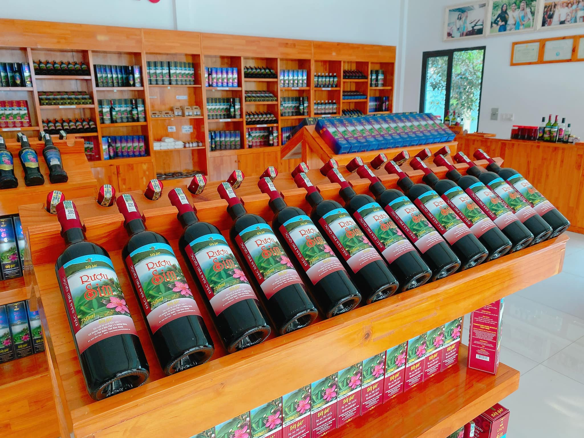 Đặc sản rượu sim nổi tiếng của đảo Ngọc. 