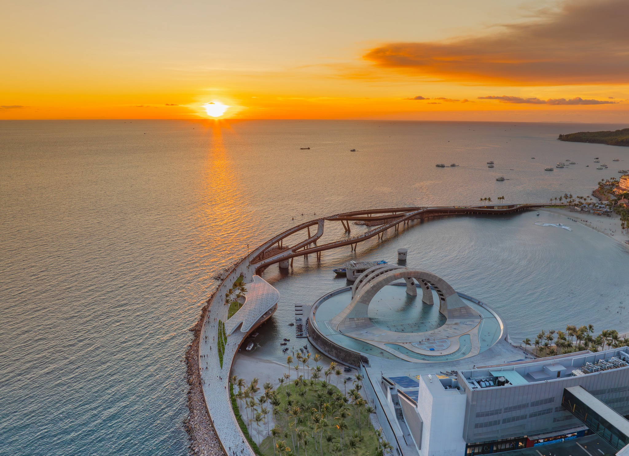 Khung cảnh hoàng hôn lãng mạn tại Thị trấn Hoàng Hôn. 