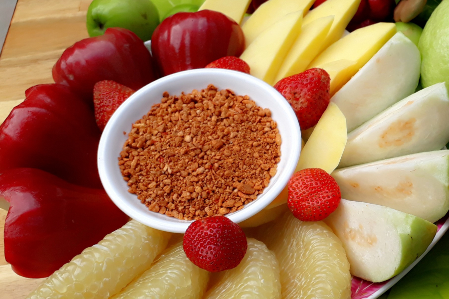 Muối được dùng kèm với các loại hoa quả có vị chua. 