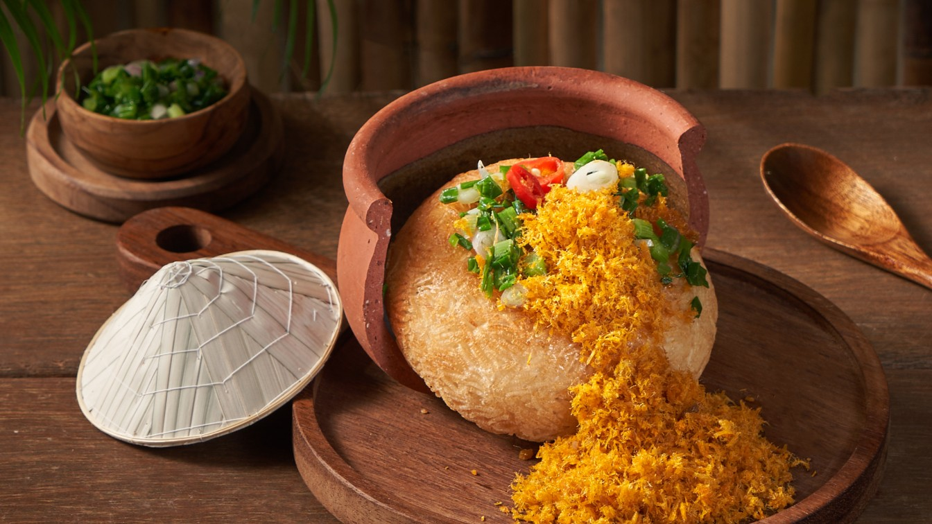 Cơm niêu ngon hơn khi có phần đáy niêu vàng giòn. 