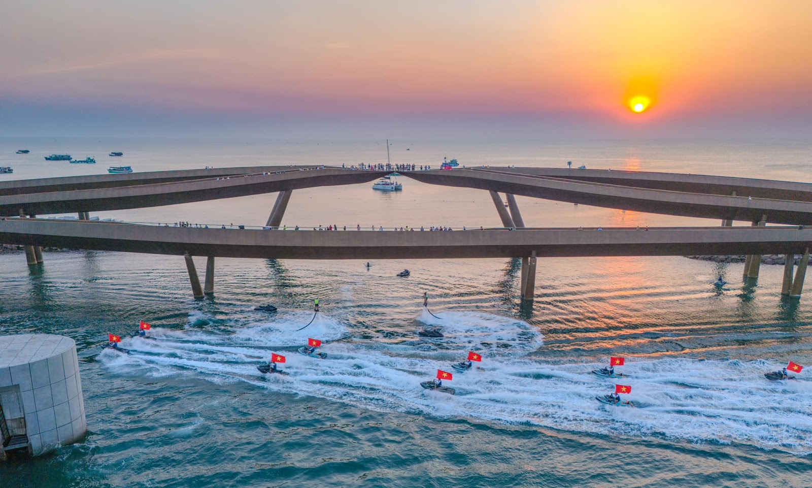 Những tiết mục biểu diễn mãn nhãn tại show Awaken Sea. 