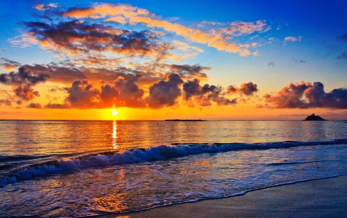 Hoàng hôn lãng mạn tại bãi Đất Đỏ.