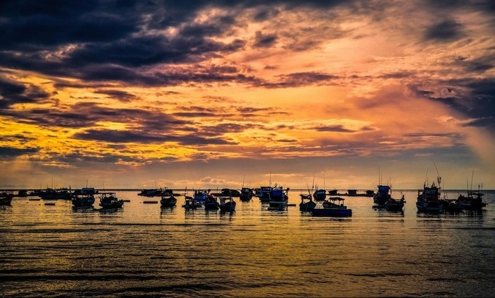 Khung cảnh hoàng hôn tuyệt đẹp tại Bãi Chệt 