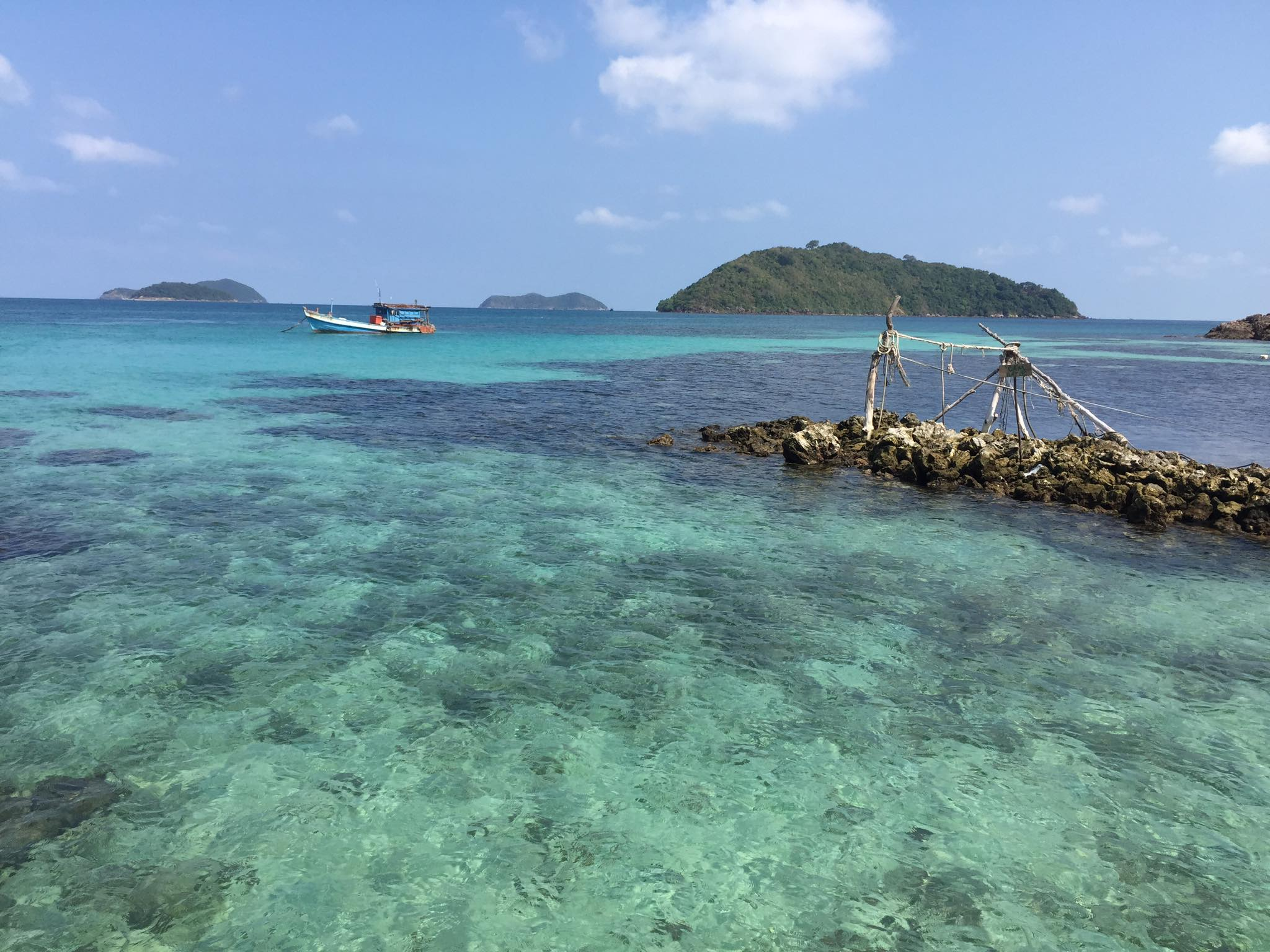 Khung cảnh biển đảo yên bình tại Hòn Lớn Nam Du