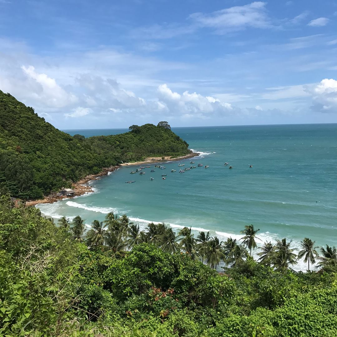 Khung cảnh thiên nhiên đẹp nên thơ tại Bãi Chệt 