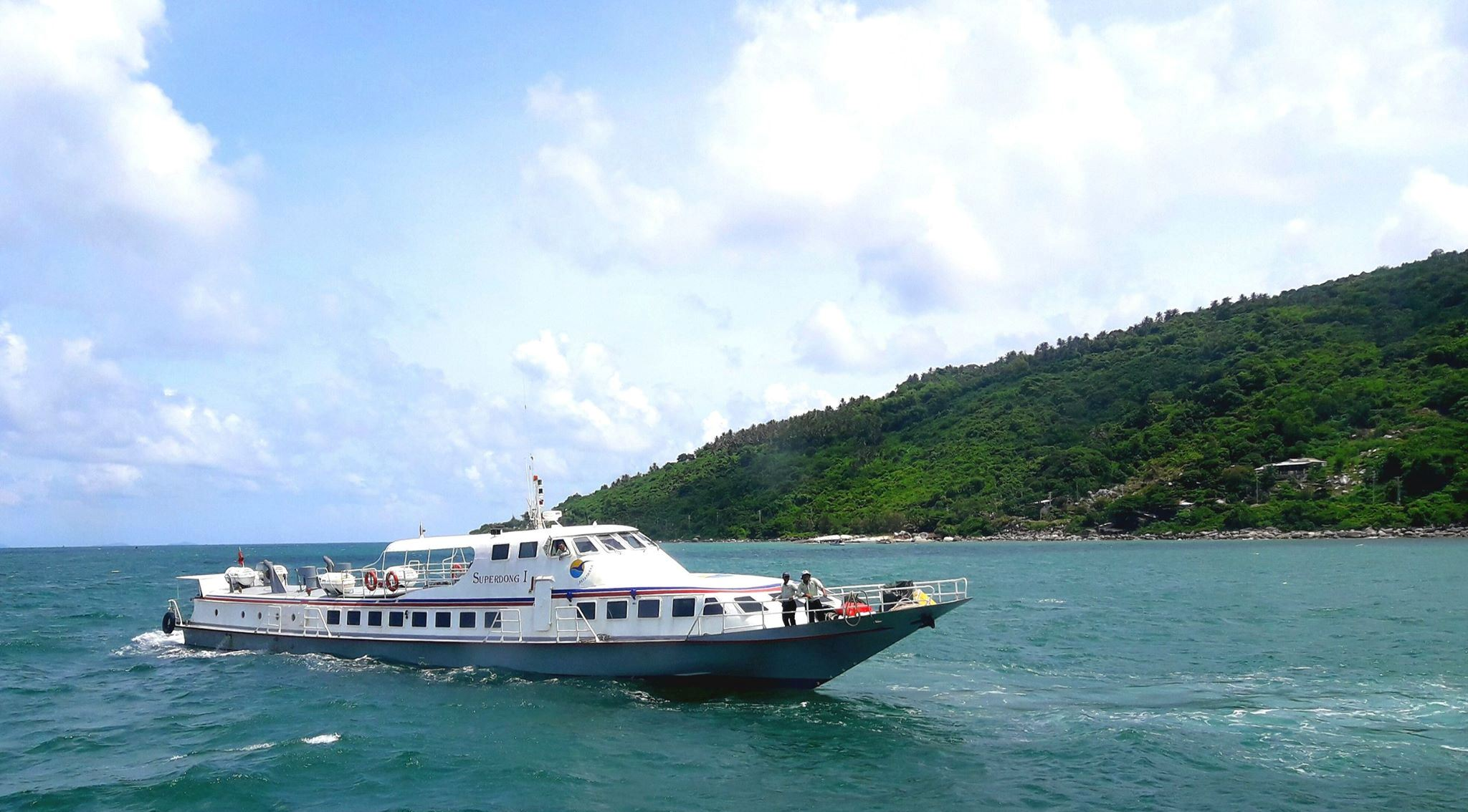 Du khách có thể di chuyển bằng tàu cao tốc để đến Nam Du 