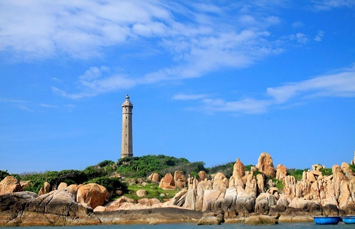 Mùa khô là thời điểm lý tưởng để khám phá Hải đăng Nam Du