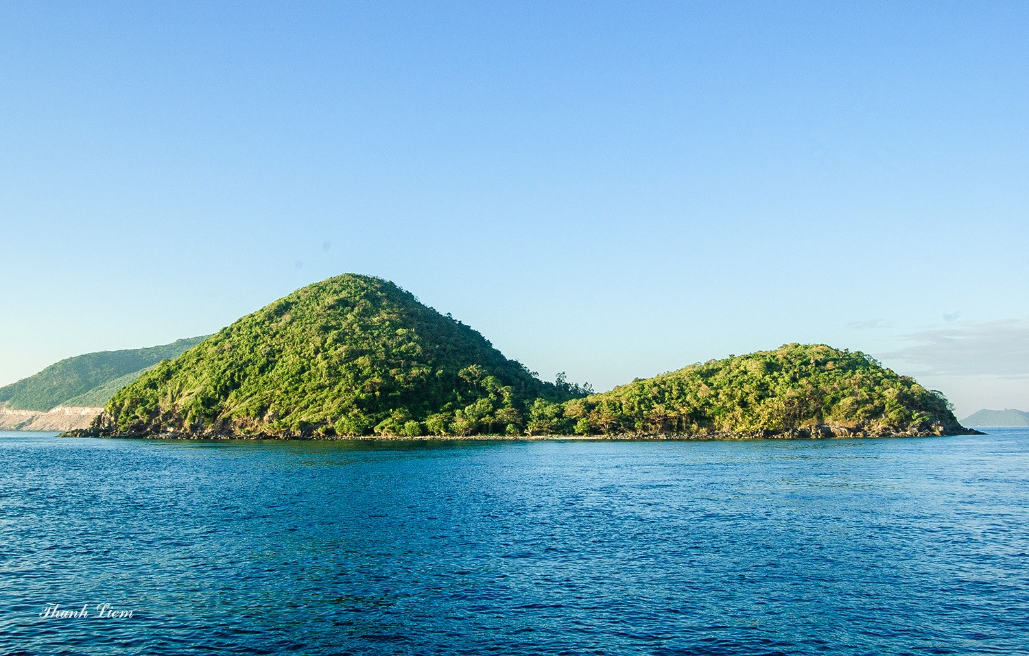 Khung cảnh biển đảo đẹp “hớp hồn” du khách tại Hòn Nồm