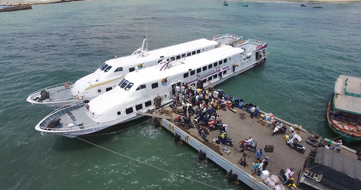 Tàu cao tốc là phương tiện di chuyển đến đảo Nam Du nhanh chóng.