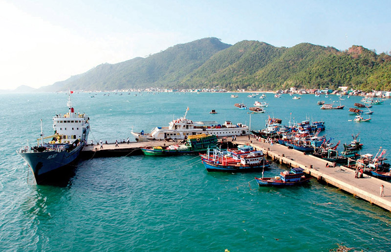 Mùa khô là thời điểm thuận lợi để du khách di chuyển đến đảo Nam Du. 