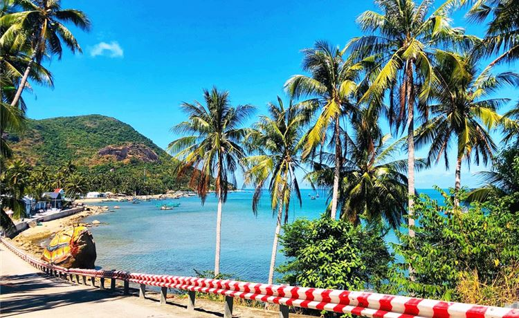 Khung cảnh yên bình tại đảo Hòn Sơn. 