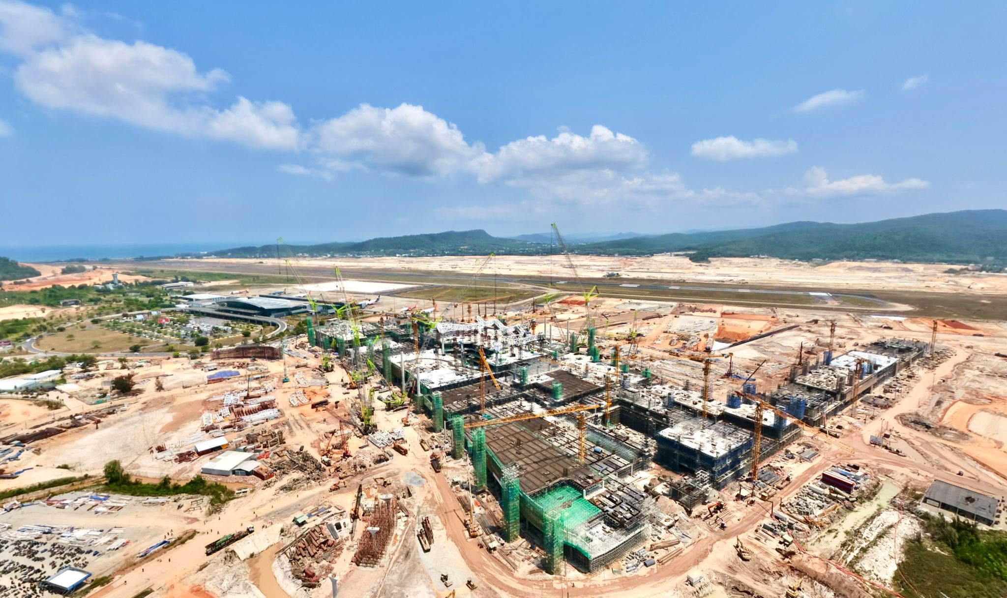 Sun Group triển khai ngày đêm: Trung tâm Hội nghị APEC Phú Quốc lợp mái