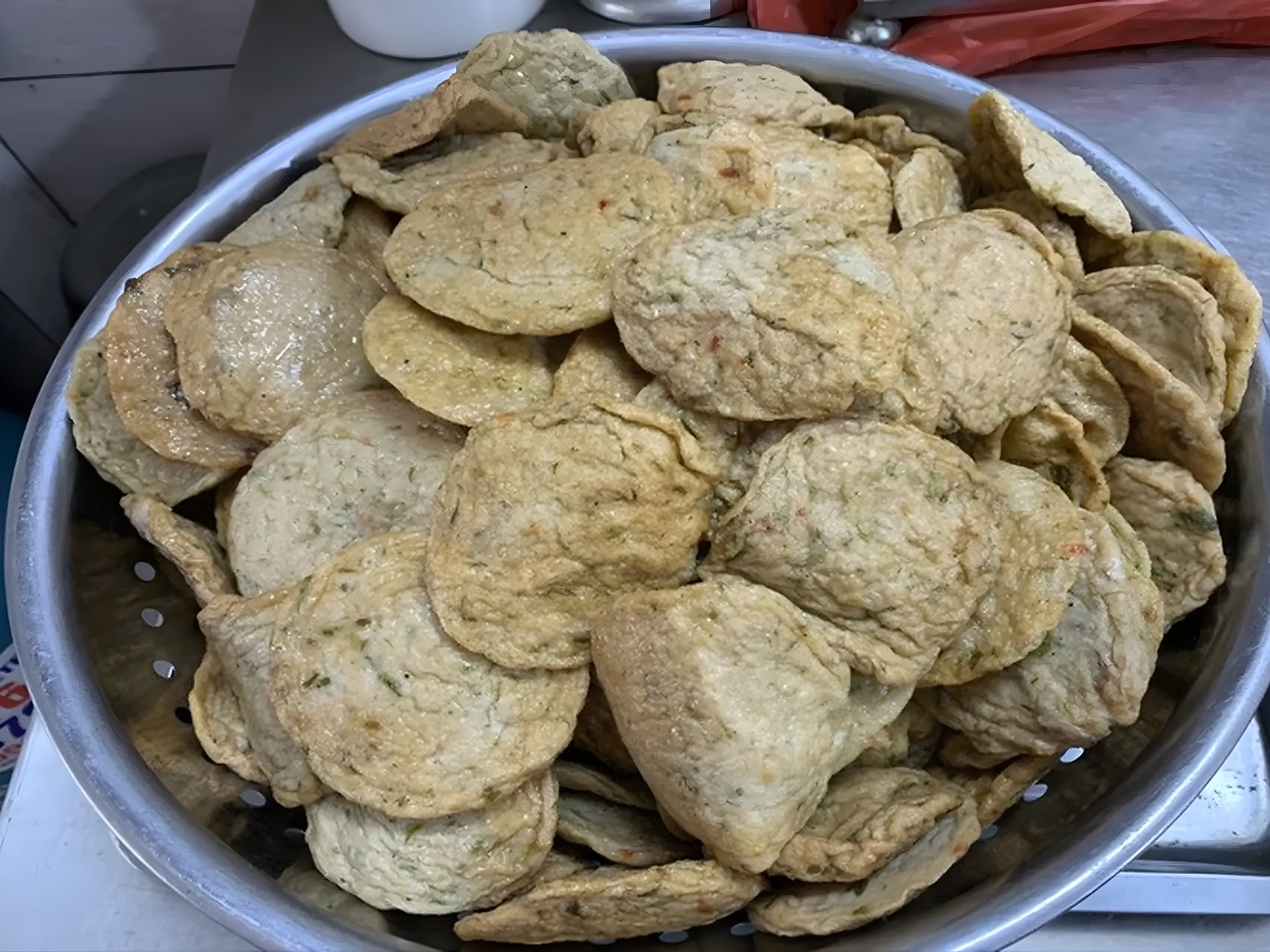 Chả cá là lựa chọn vừa quen thuộc vừa dễ chiều khẩu vị nhiều người. 