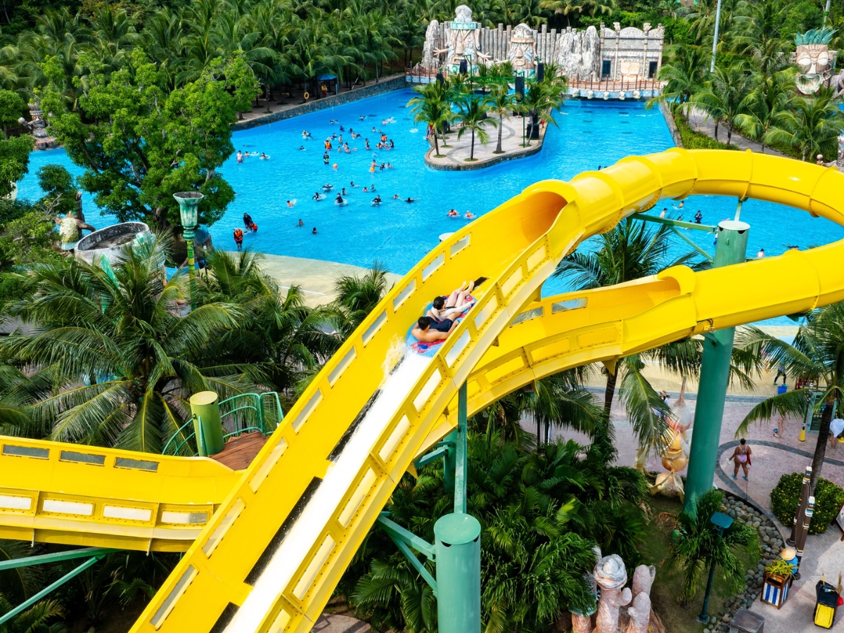 Thỏa sức vui chơi với những đường trượt ấn tượng tại Sun World Hon Thom. 