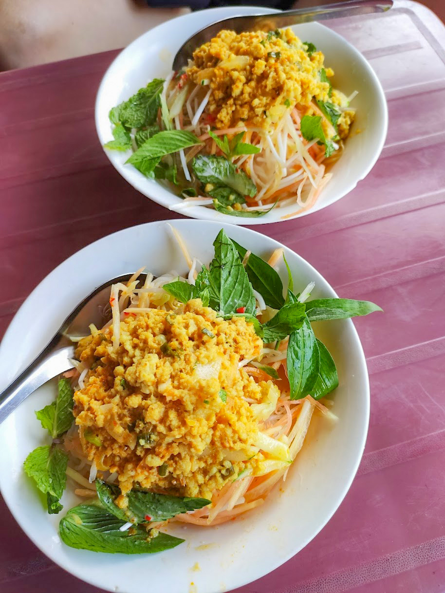 Món bún kèn Hà Tiên được chế biến công phu.