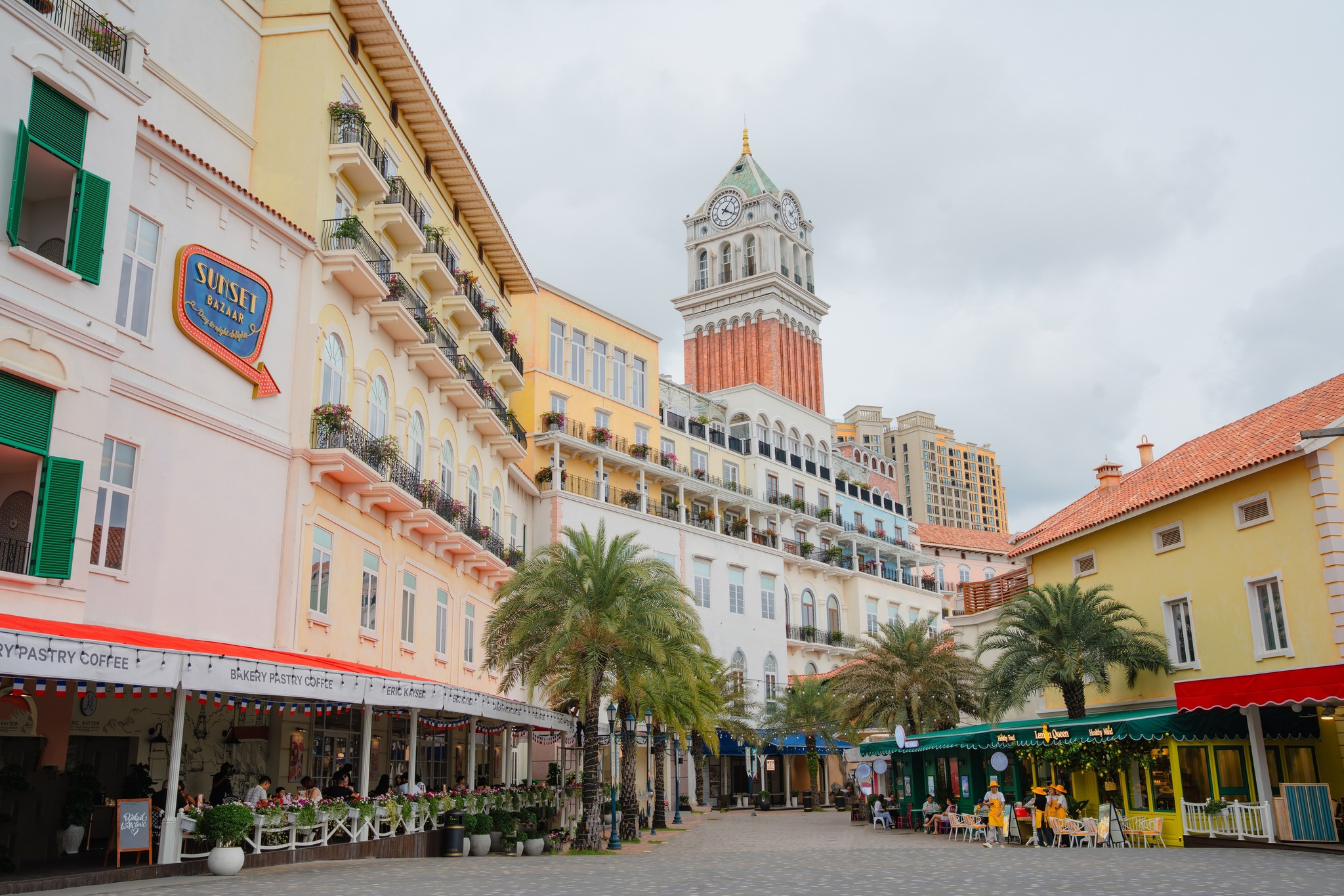Không gian quảng trường Central Village mang phong cách Địa Trung Hải tinh tế