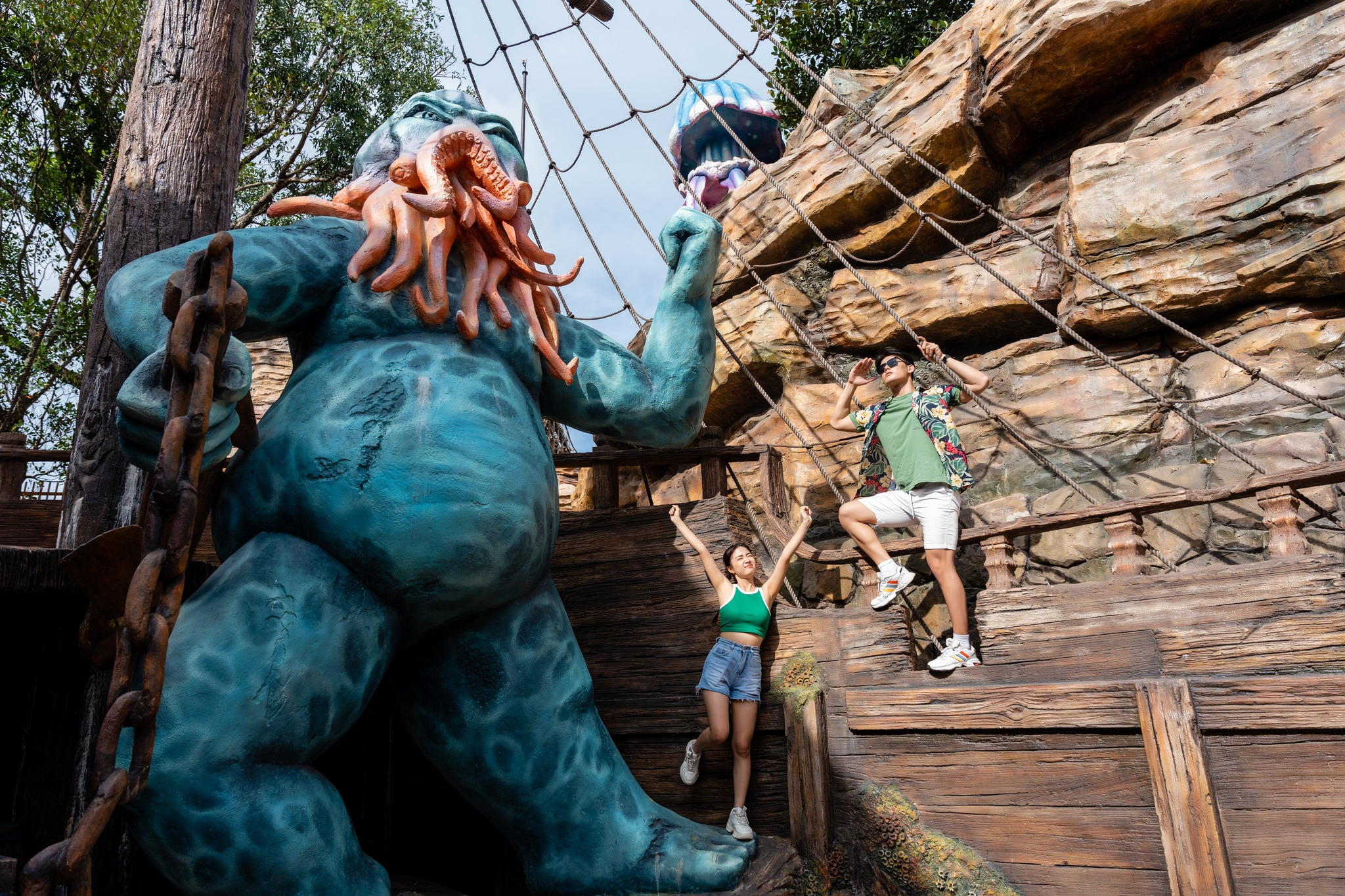 Du khách check-in với các tiểu cảnh tại Sun World Hon Thom