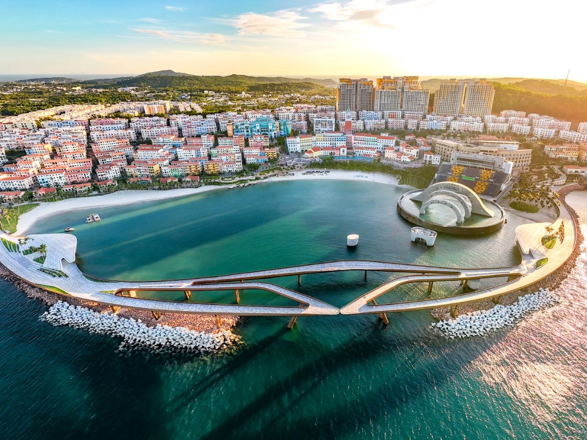 Không gian bên biển cùng kiến trúc mang phong cách châu Âu giúp Sunset Town Phú Quốc trở thành điểm check in nổi bật