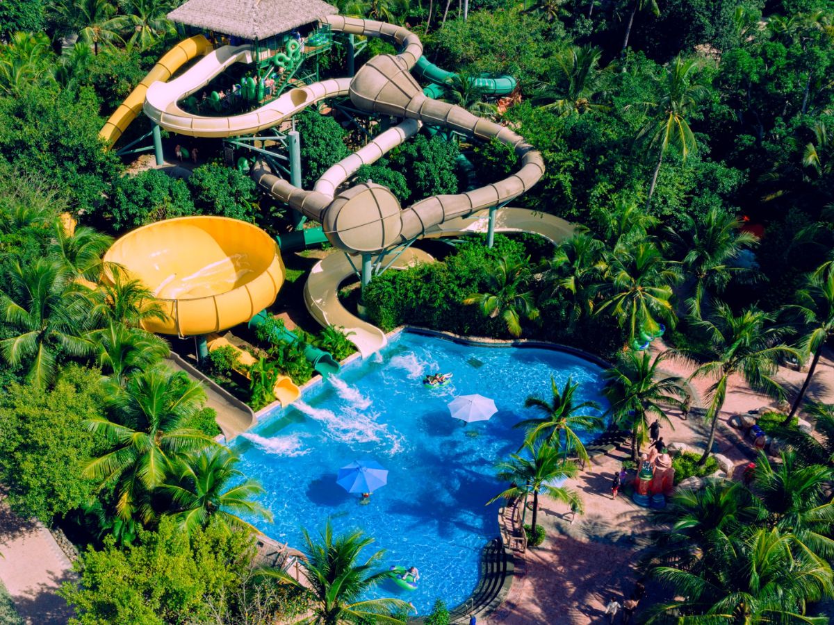 Sun World Hon Thom thu hút du khách với hàng loạt trò chơi nước hấp dẫn và khung cảnh biển đảo tuyệt đẹp