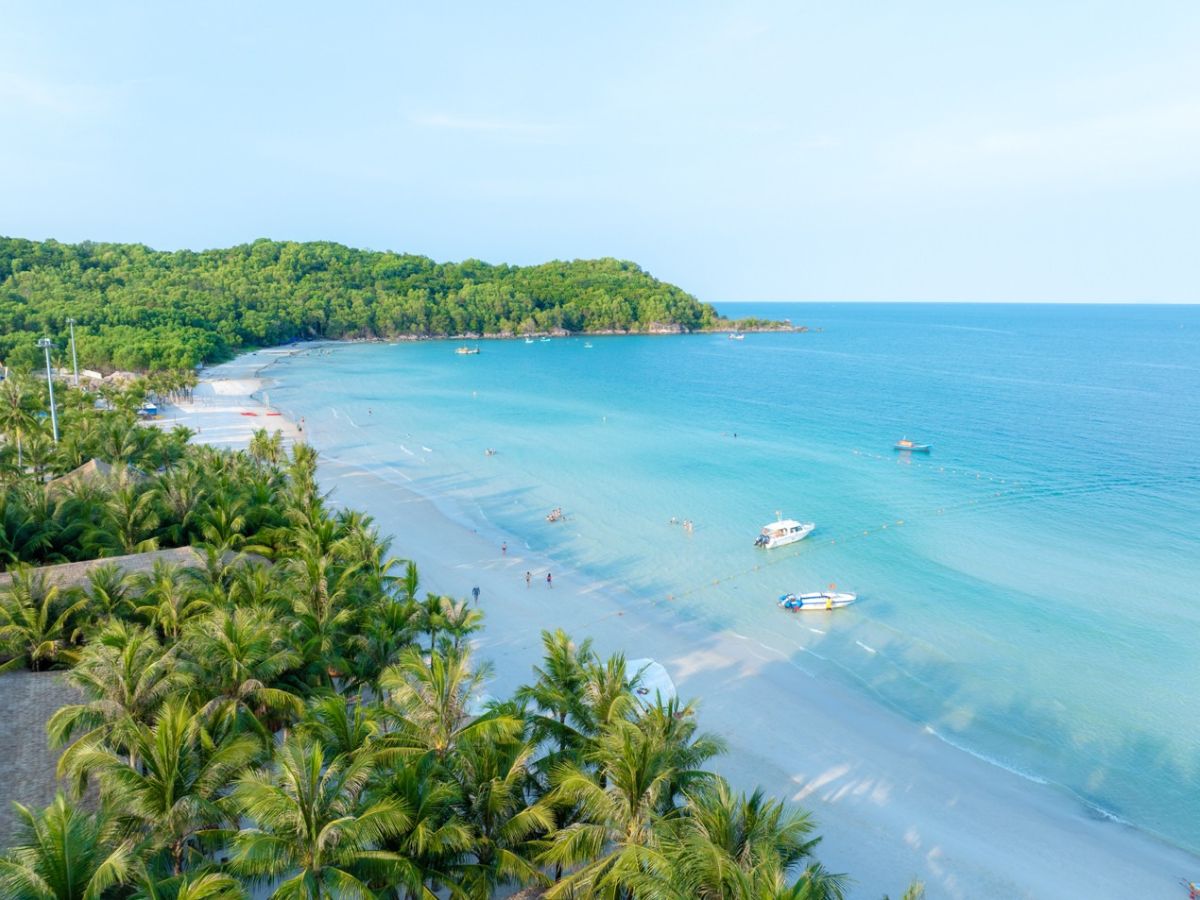 Bãi Kem thu hút du khách với vẻ đẹp thiên nhiên cùng không gian nghỉ dưỡng đầy thư thái tại Nam đảo Phú Quốc