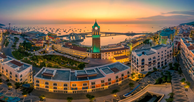 Khung cảnh hoàng hôn tuyệt đẹp tại Thị trấn Hoàng Hôn&nbsp;