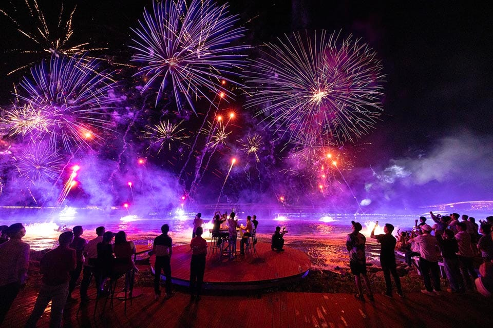 Các show diễn pháo hoa và nghệ thuật đẳng cấp quốc tế đầy ấn tượng tại Nam đảo Phú Quốc&nbsp;
