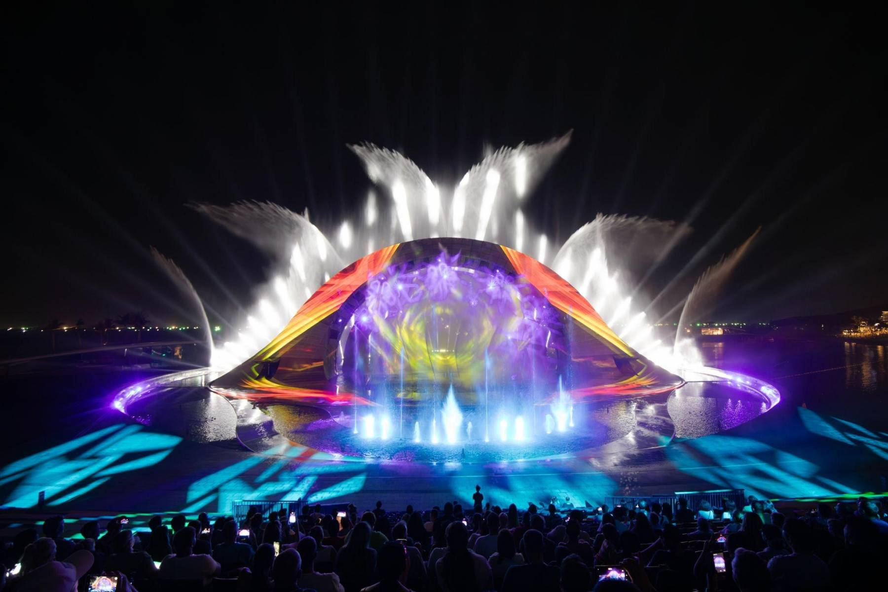 Những màn trình diễn ấn tượng của show Kiss of the Sea